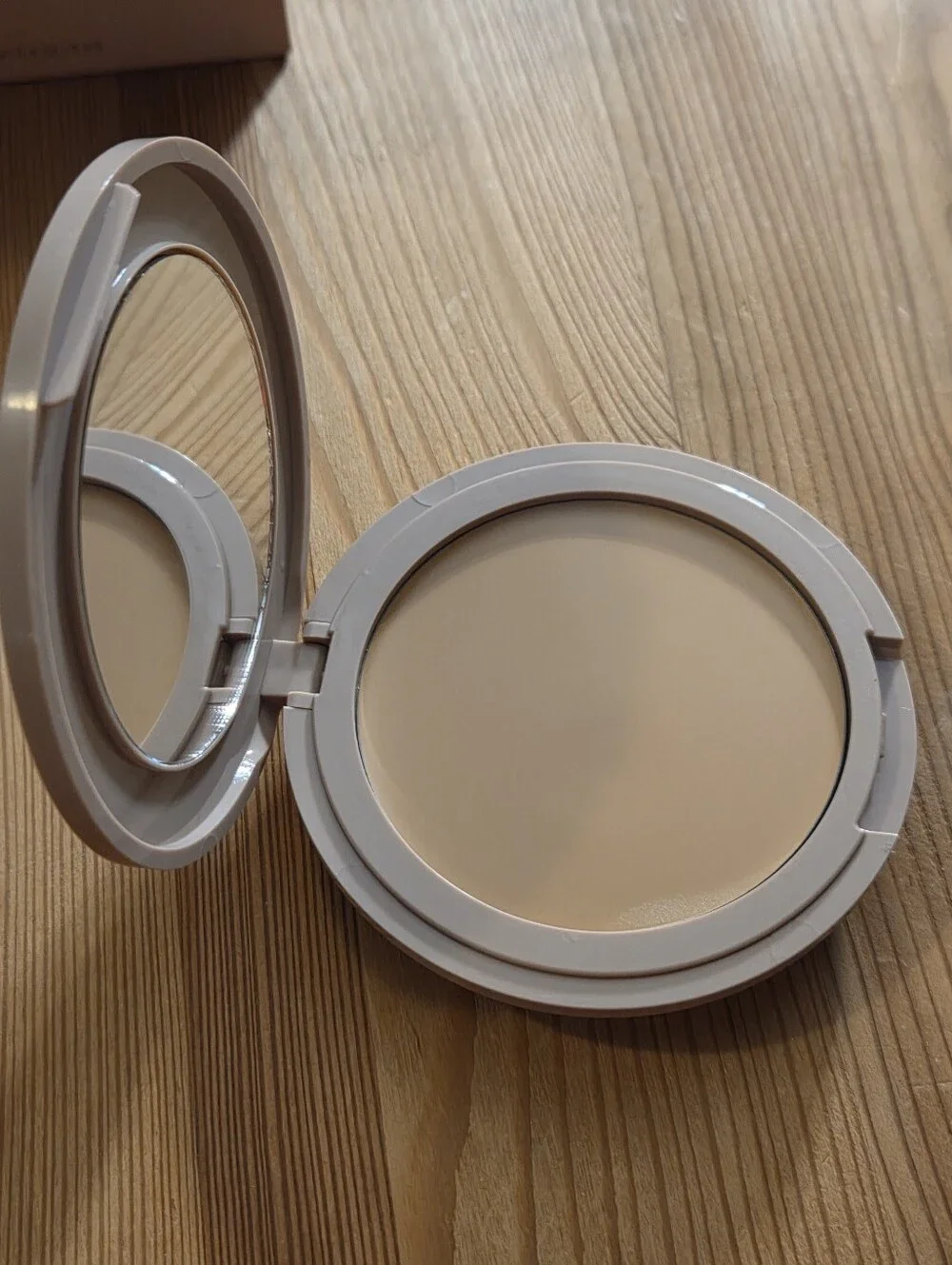 No Makeup Makeup Compact (Shade Light-Medium) and Foundation Brush